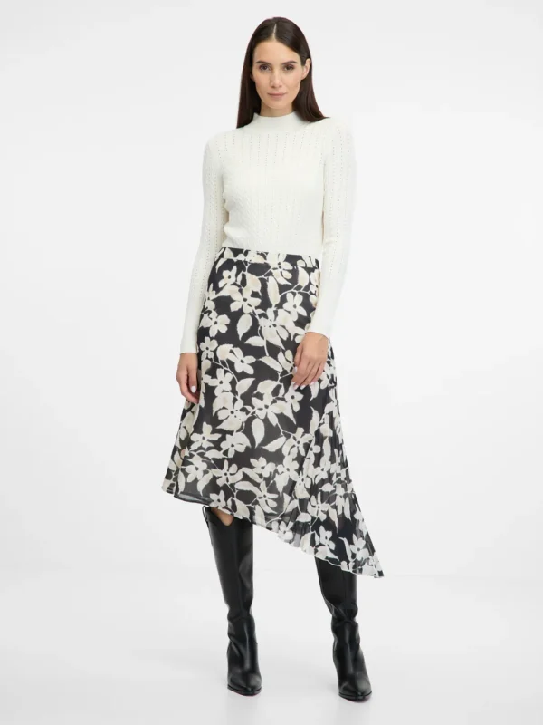 Black skirt with flowers